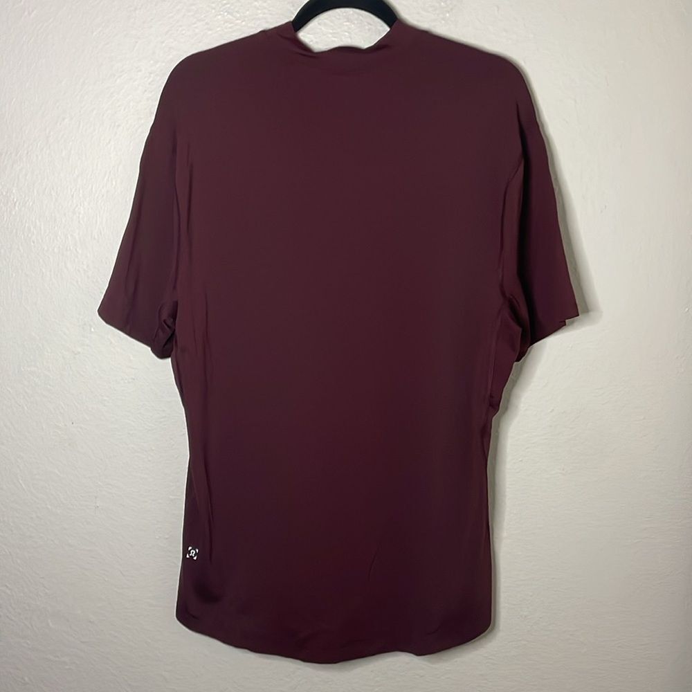 Men’s Lululemon Athletica T-shirt higher Collar Maroon size L - Picture 2 of 4